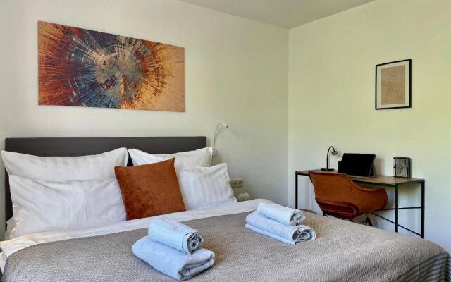 Holiday Business Apartment I 2,5 room I 60qm I Highspeed WLAN l near City and Fair I Automobil und Tech-Company