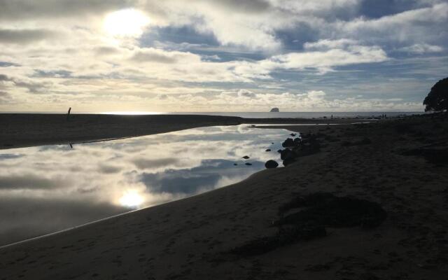 Hot Water Beach Bure Wai