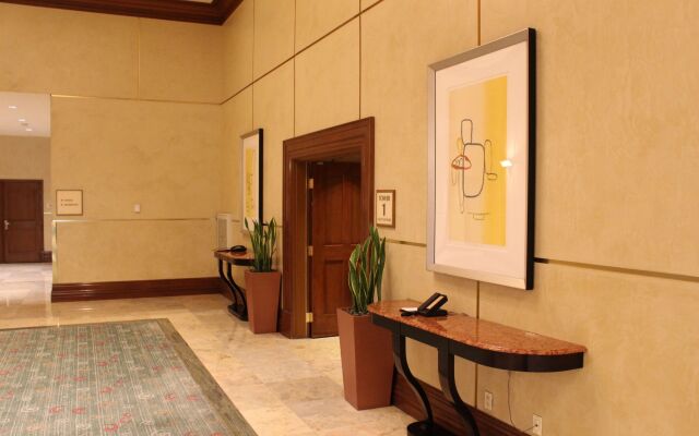 Luxury Suites International At The Signature