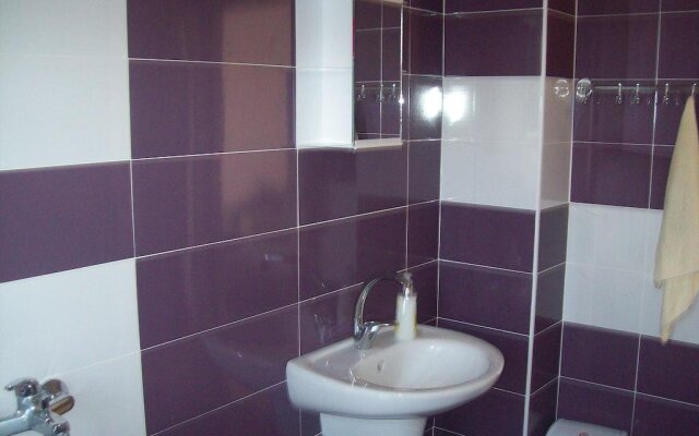 House Rezvaya with rooms for rent