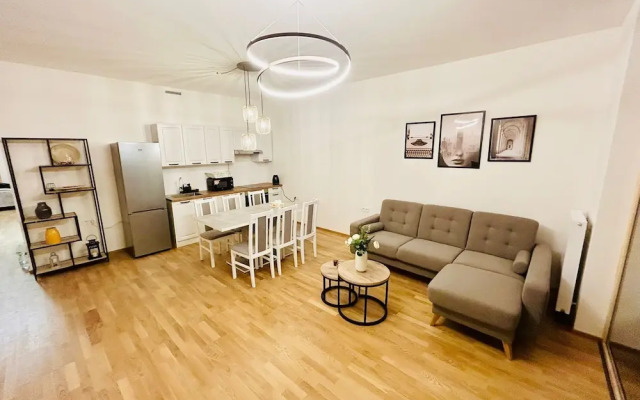 New Luxury Apartmen Metro Station