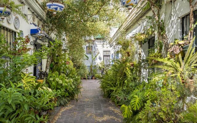 Misterhost Patio de las Flores Triana