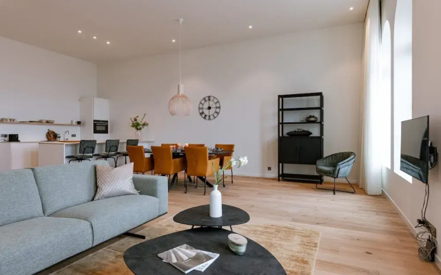 Serene Dikefront Apartment With en Suite Bedrooms and Stunning Views