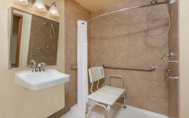 Baymont Inn & Suites Midland