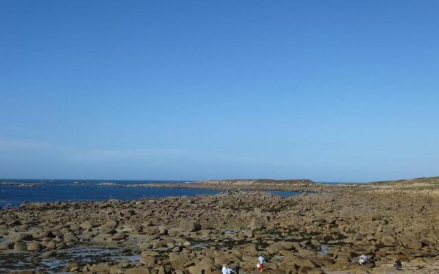 Comfortable Bungalow, Pink Granite Coast