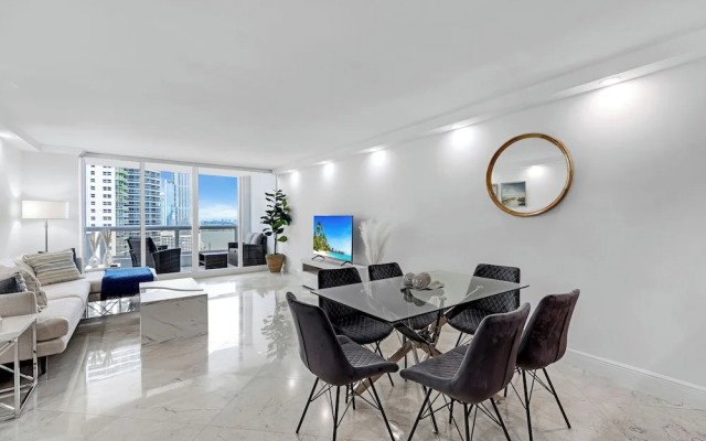 3 Bedroom Condo With Stunning Balcony View