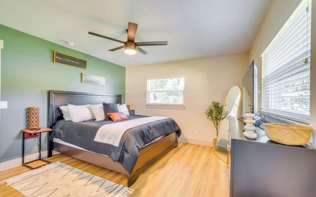 Lakefront Inverness Getaway w/ Kayaks & Bikes!