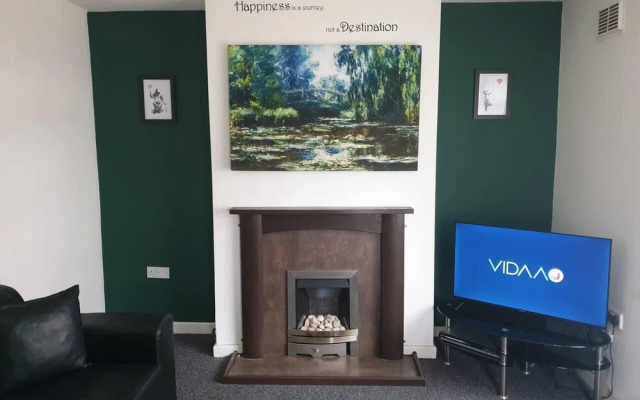 Sleeps 6, Guests&contractors, Wi-fi, Free Parking