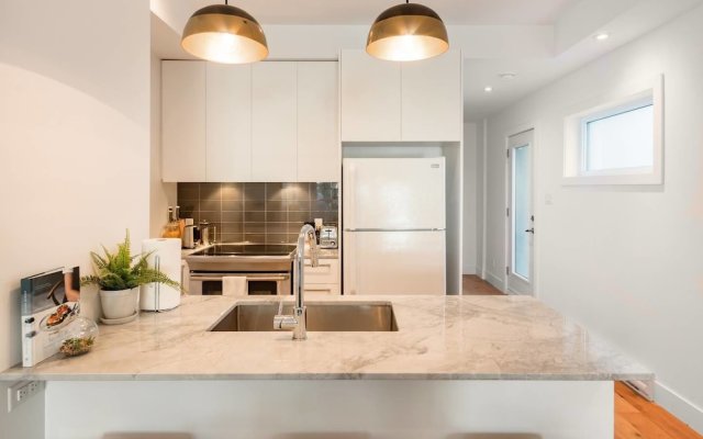 Exquisite Modern Condo in Little Italy