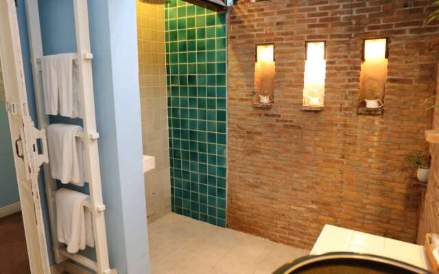 Tharaburi Resort Sukhothai