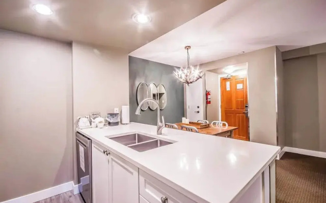 Cascade Lodge - Beautiful One Bedroom Suite 226