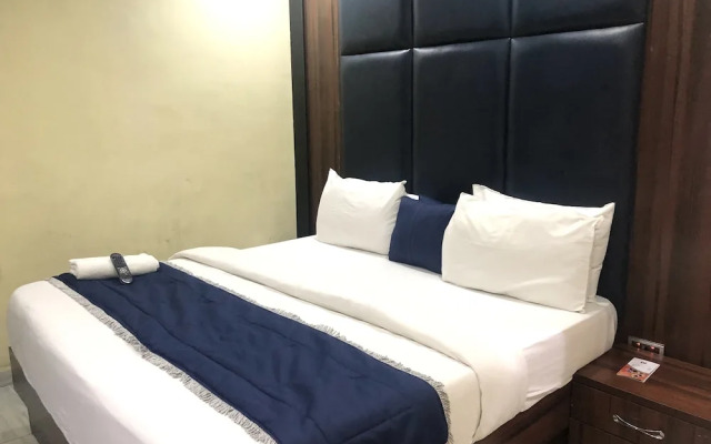 Six Diamond Hotel