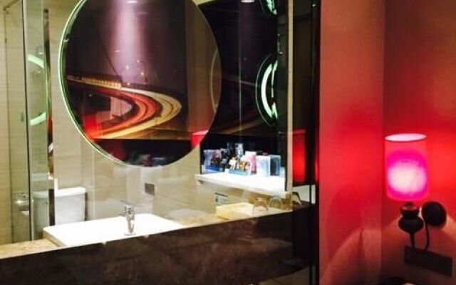 Xianning Youth Theme Hotel