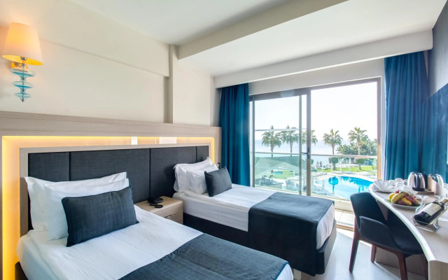 Falcon Hotel