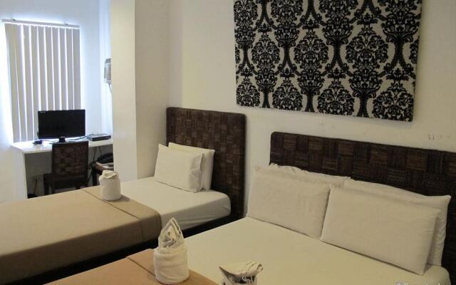 R Suites & Cafe