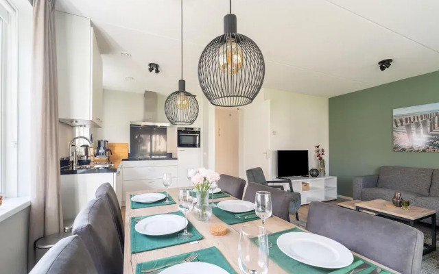 Luxurious Holiday Home With Parking
