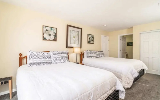 The Cozy Hideaway Stay for 6