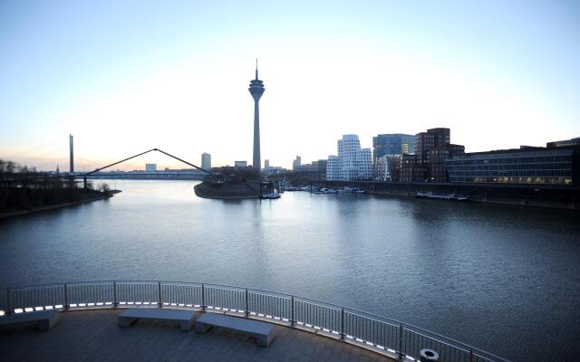 Premier Inn Duesseldorf City Centre Hotel