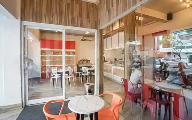 RedDoorz Plus @ Jalan Veteran Palembang