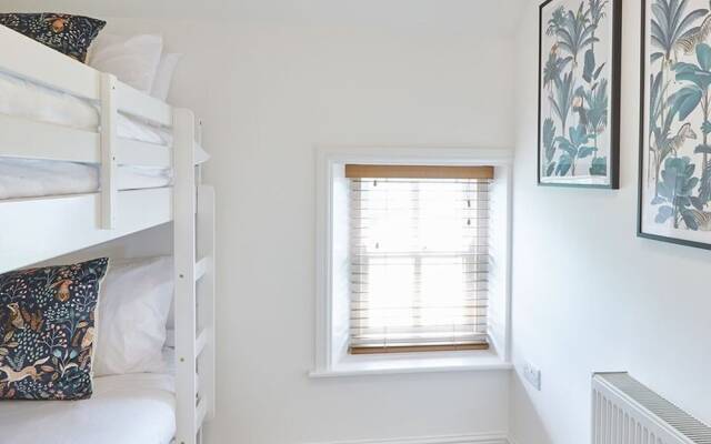 Host Stay Dunsley Chapel