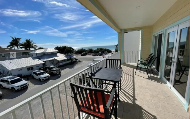 Sans Souci 6 Bedroom Home by RedAwning