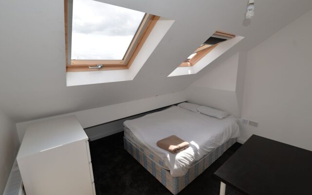 Modern Holiday Home in Coventry Near the Centre