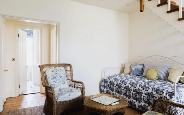 Gloucester Crescent II by Onefinestay
