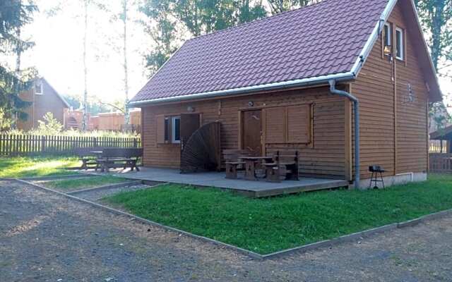 Domki nad jeziorem w Karłowicach