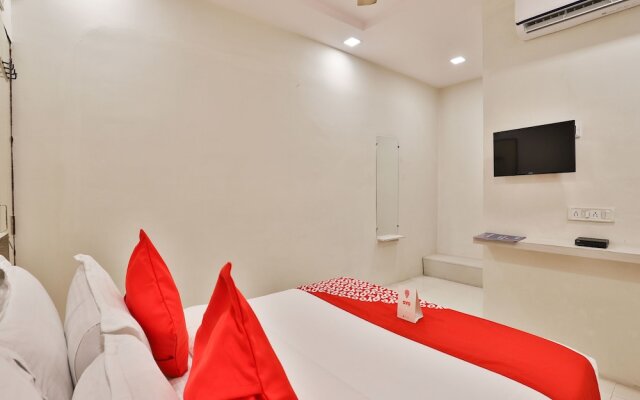 OYO 13598 Chandra Villas