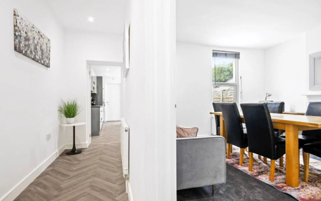 Victoria House by Kasar