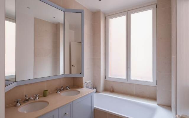 Paris Prestige Rousseau Residence