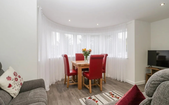 Flat 2, 38 Preston Road