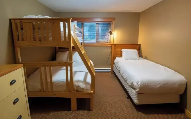 Pinnacle Ridge Chalets by Fernie Lodging