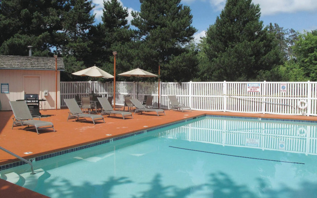 Best Western Plus Parkway Inn