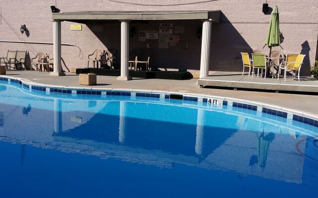 R Nite Star Inn & Suite