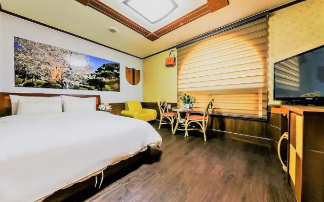 Pine Motel