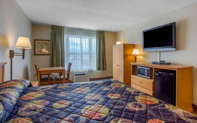 Rodeway Inn & Suites near Outlet Mall - Asheville