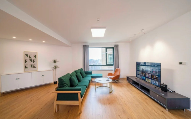 Tyms Spacious 4BR 2BA Apt Xujiahui