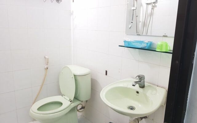 Oyo 682 Long Son Hotel