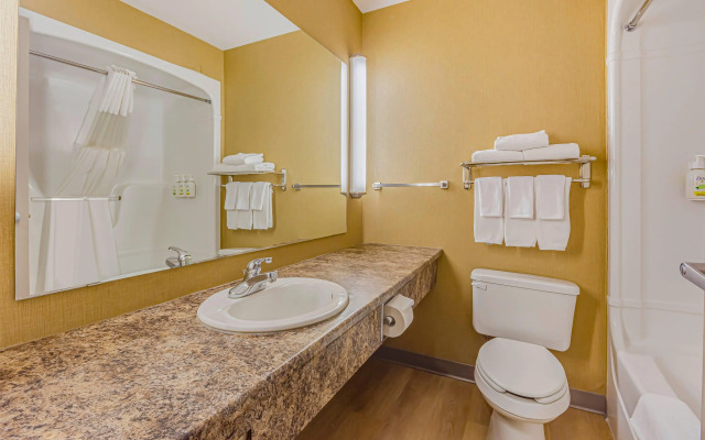 Days Inn & Suites by Wyndham West Edmonton