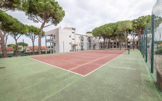 Apartment With Community Pool for 4 People