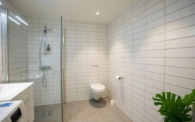 3 Bedroom Apartment With Free Parking