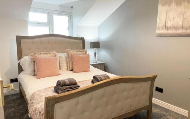 Stunning Beautiful 4-bed House in South Wales