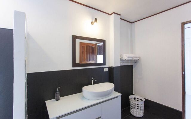 The Reef Hotel & Studios
