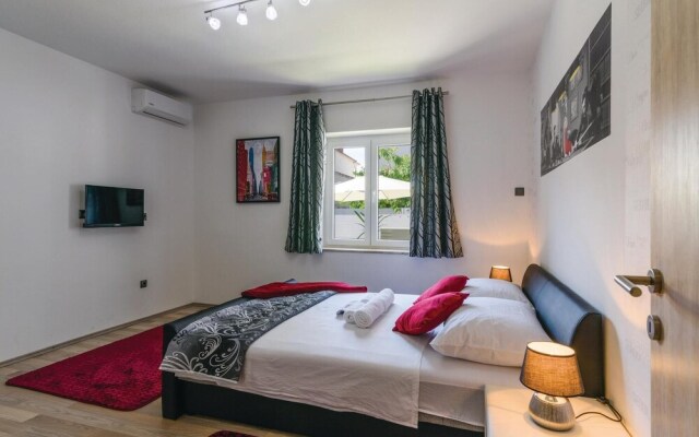 Awesome Home in Trogir with WiFi, 3 Bedrooms & Hot Tub