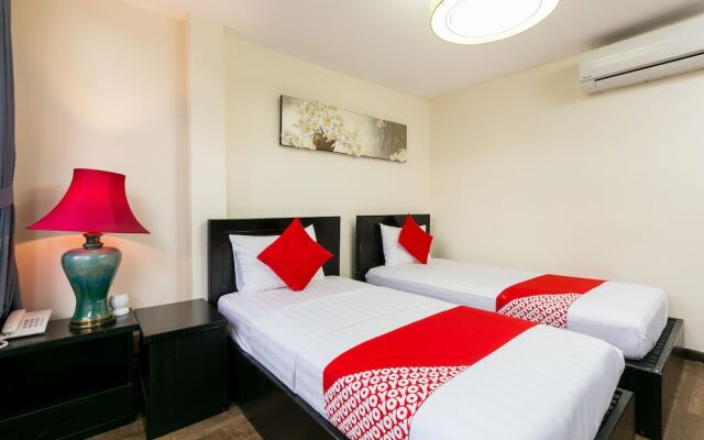 Oyo 438 Small Bay Hotel