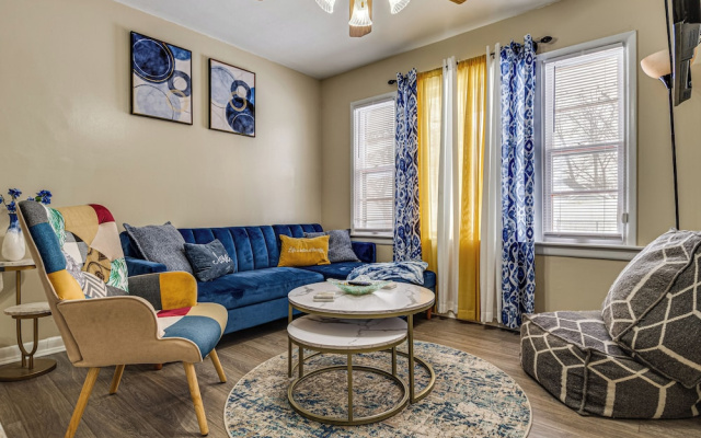 1 Mi to Butler! Family-friendly Indianapolis Home