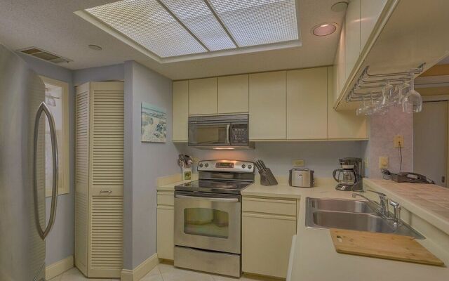 Barrington Court 210 by RedAwning