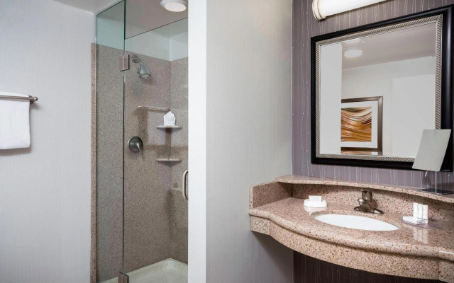 Courtyard by Marriott Kansas City Shawnee