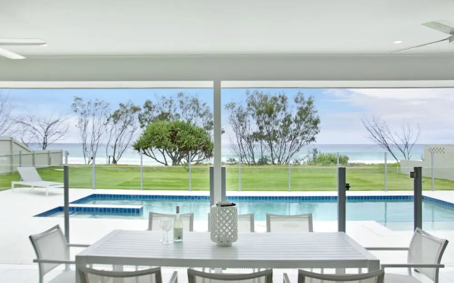 Sentosa at Tugun Beachfront Holiday Home